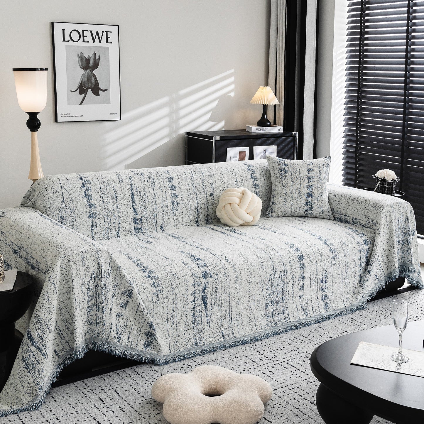Copridivano in Tessuto dallo Stile Moderno e Raffinato per Creare un Ambiente Sobrio e Chic