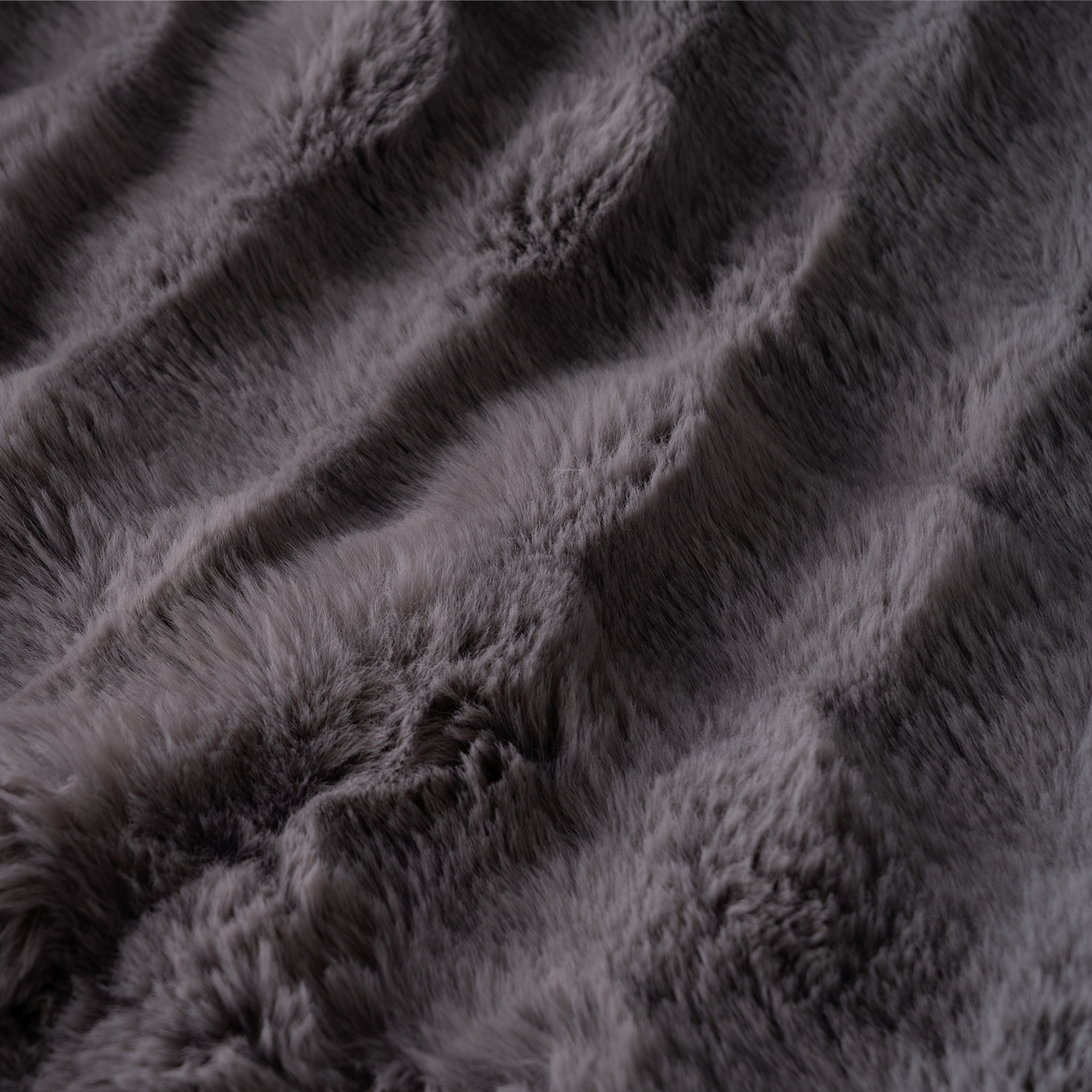 Copridivano in Morbida Eco-Pelliccia per Creare un'Atmosfera Coccolosa e Elegante