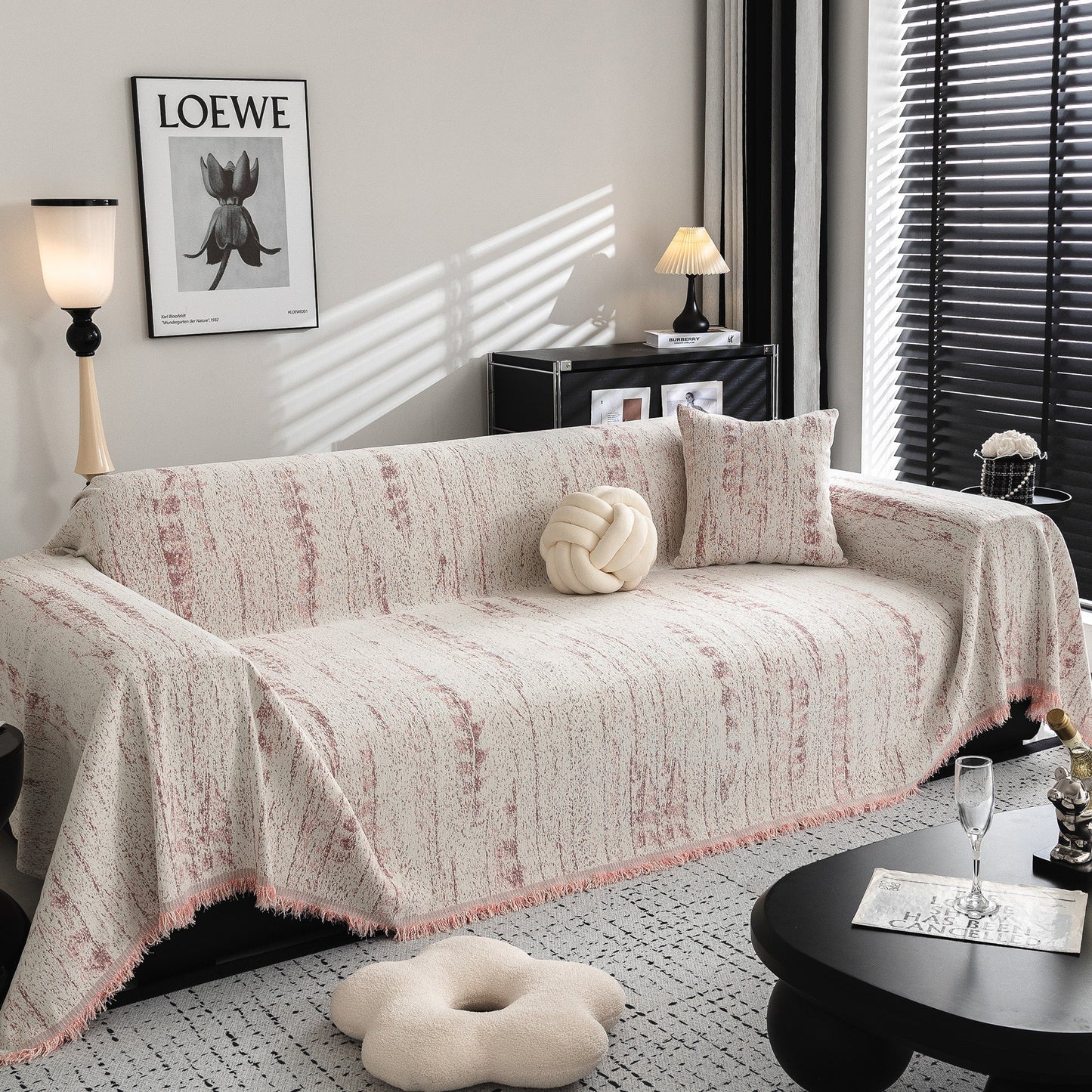 Copridivano in Tessuto dallo Stile Moderno e Raffinato per Creare un Ambiente Sobrio e Chic