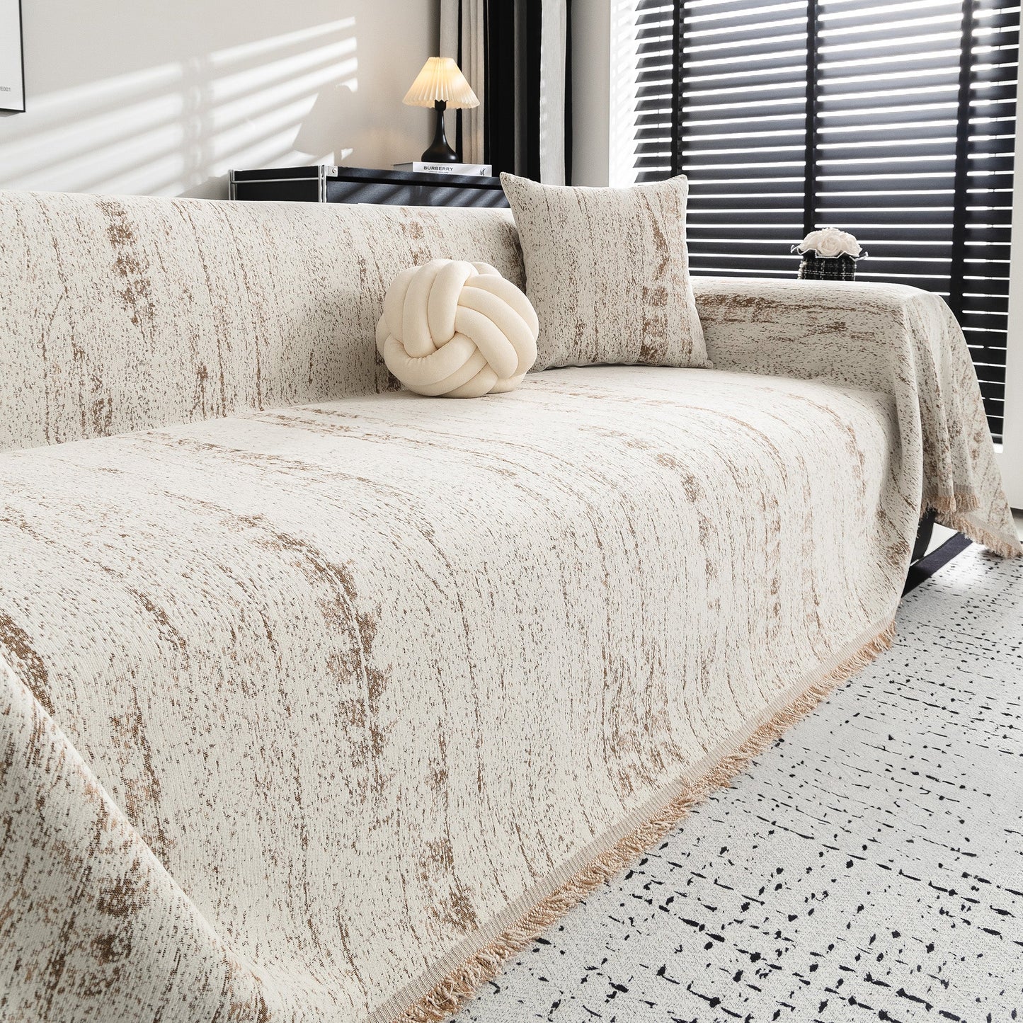 Copridivano in Tessuto dallo Stile Moderno e Raffinato per Creare un Ambiente Sobrio e Chic