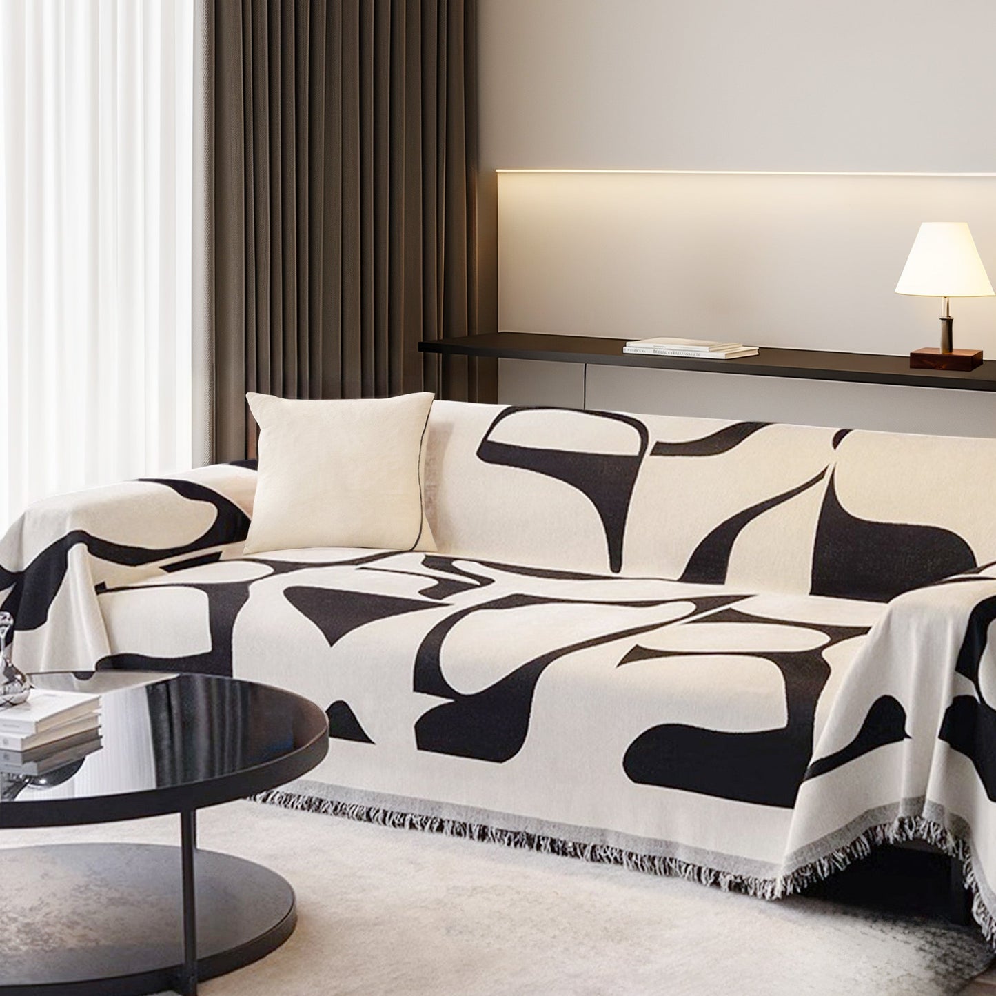 Copridivano d’Eleganza Raffinata in Stile Monocromatico per un’Armonia di Colori e Design