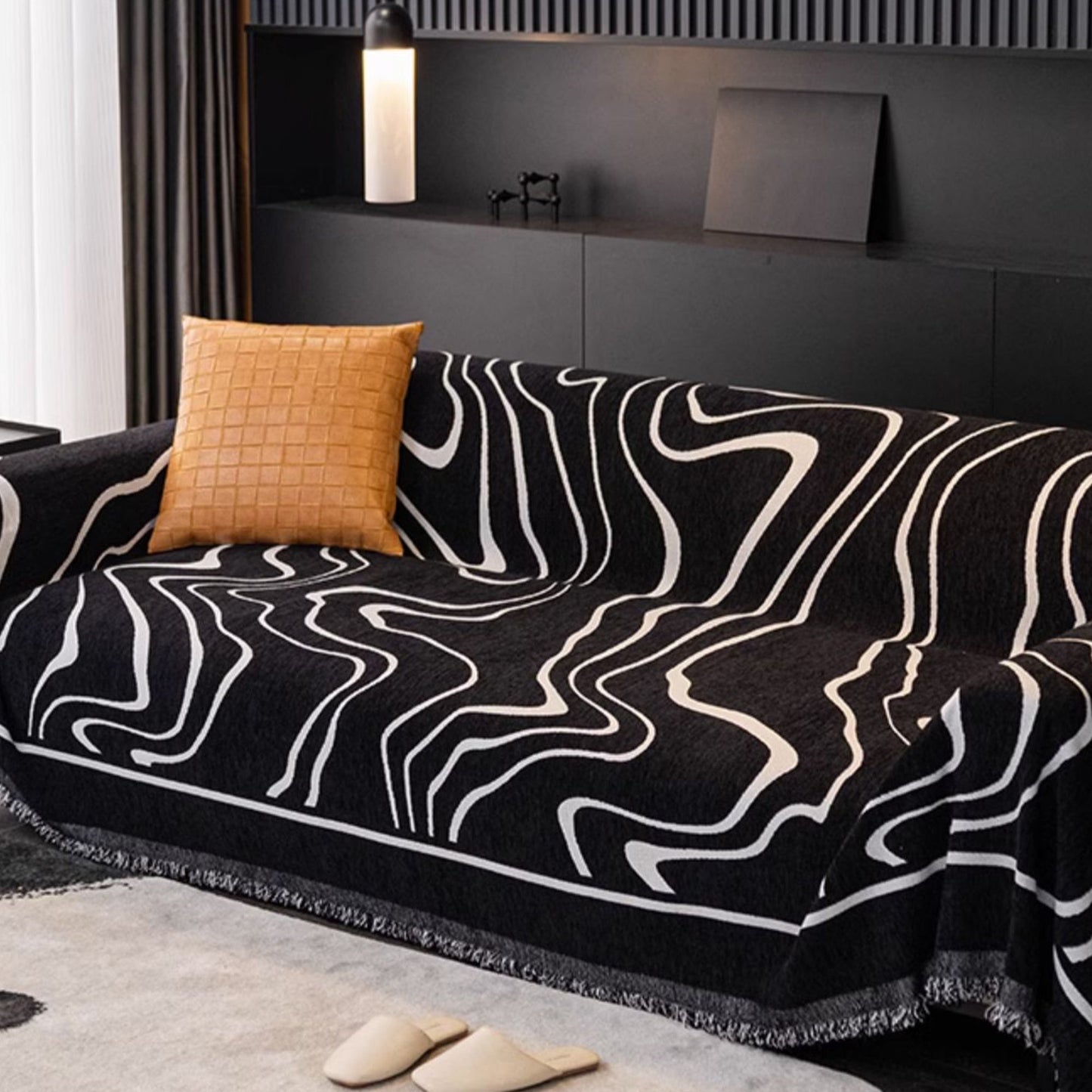 Copridivano d’Eleganza Raffinata in Stile Monocromatico per un’Armonia di Colori e Design