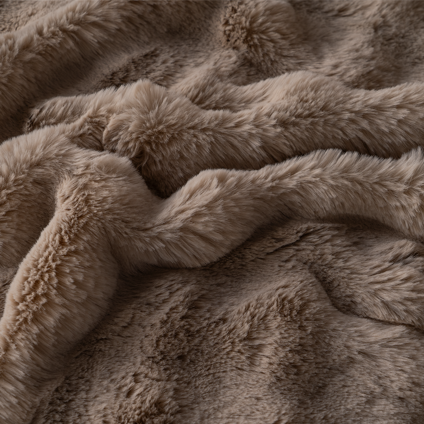 Copridivano in Morbida Eco-Pelliccia per Creare un'Atmosfera Coccolosa e Elegante