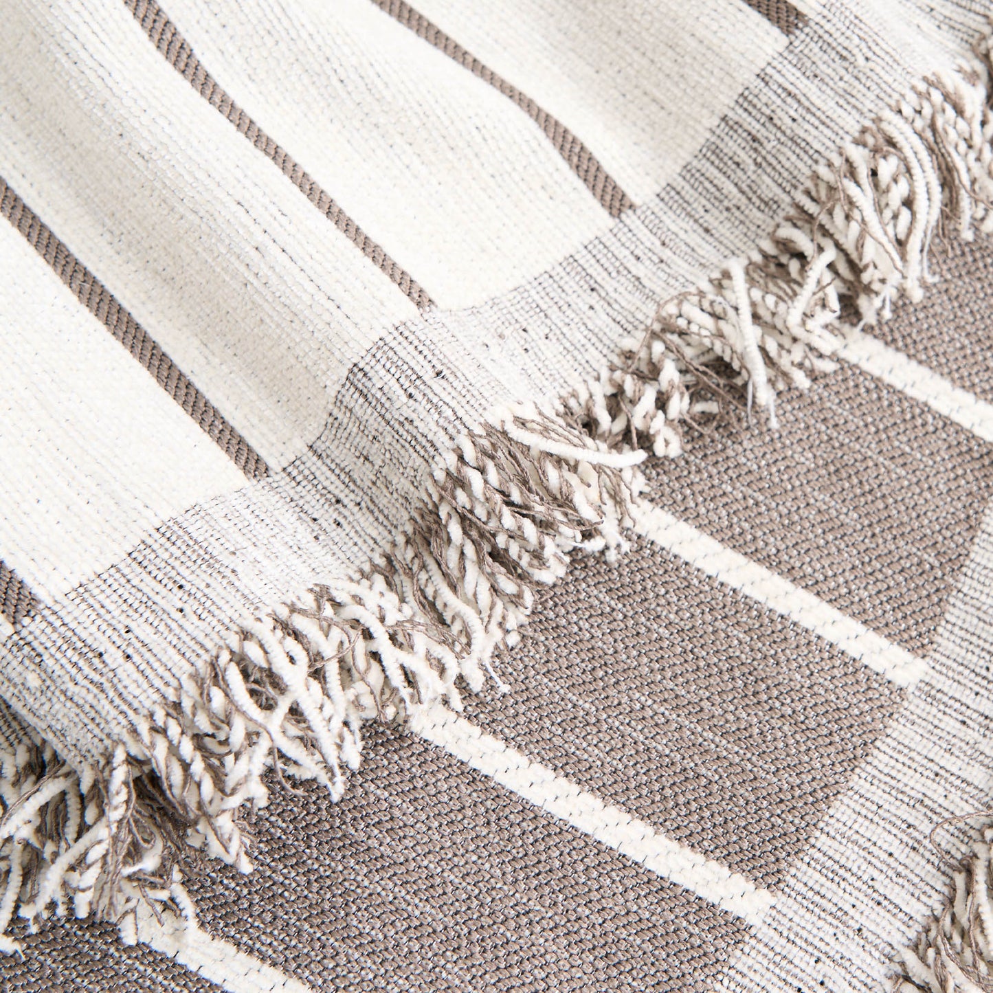 Copridivano Reversibile con Motivo a Linee Moderne per un'Arredamento Versatile e di Tendenza