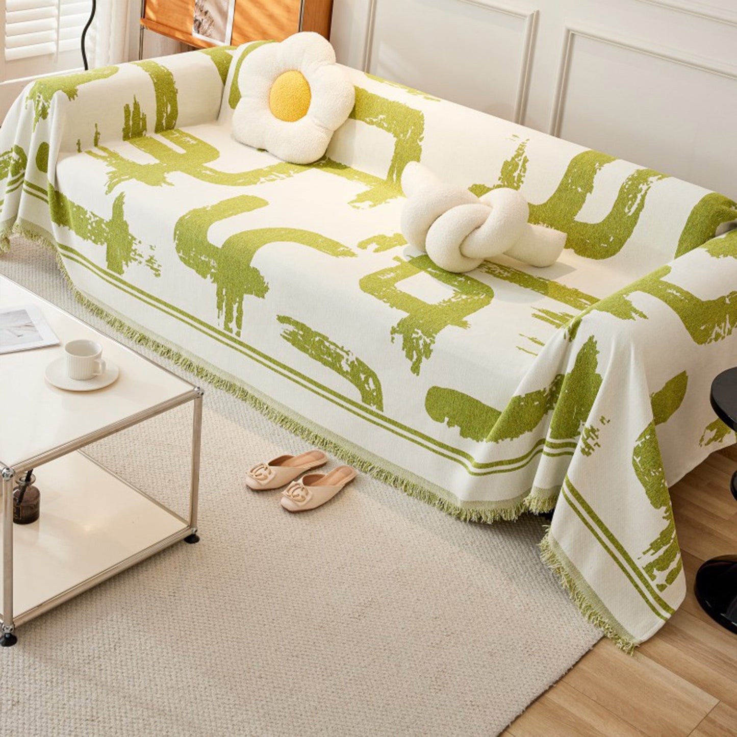 Copridivano d’Eleganza Raffinata in Stile Monocromatico per un’Armonia di Colori e Design