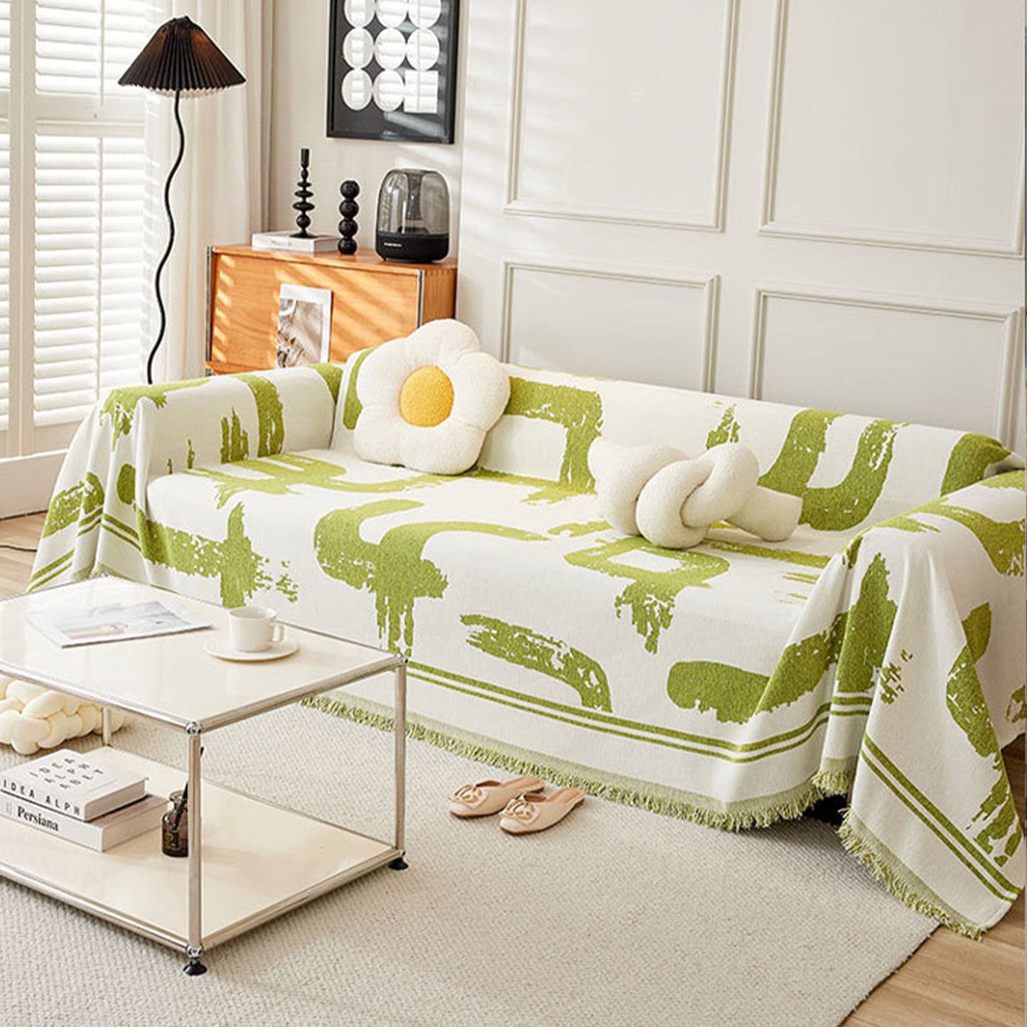 Copridivano d’Eleganza Raffinata in Stile Monocromatico per un’Armonia di Colori e Design