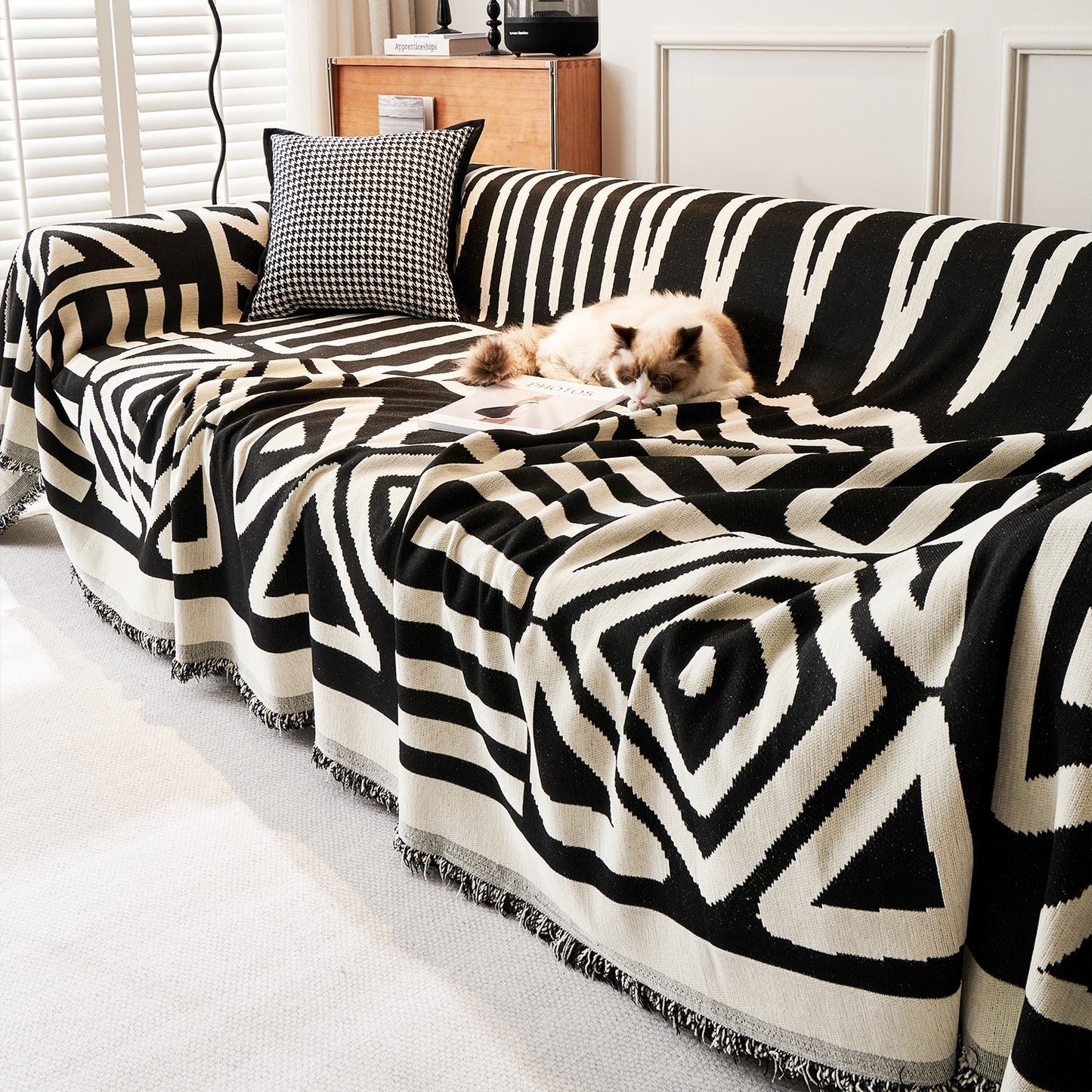 Copridivano d’Ispirazione Boho con Disegni Geometrici e Dettagli Eleganti