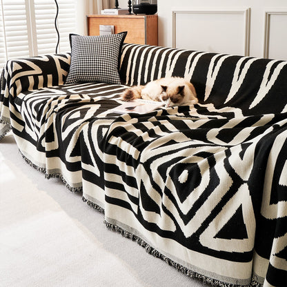 Copridivano d’Ispirazione Boho con Disegni Geometrici e Dettagli Eleganti