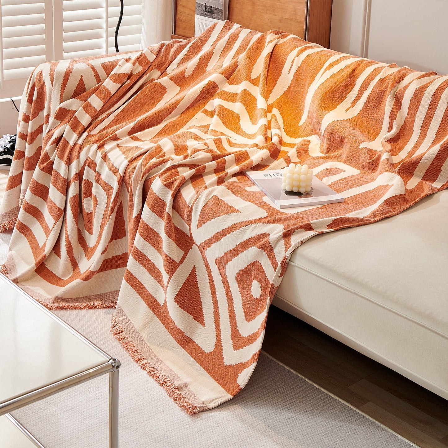 Copridivano d’Ispirazione Boho con Disegni Geometrici e Dettagli Eleganti