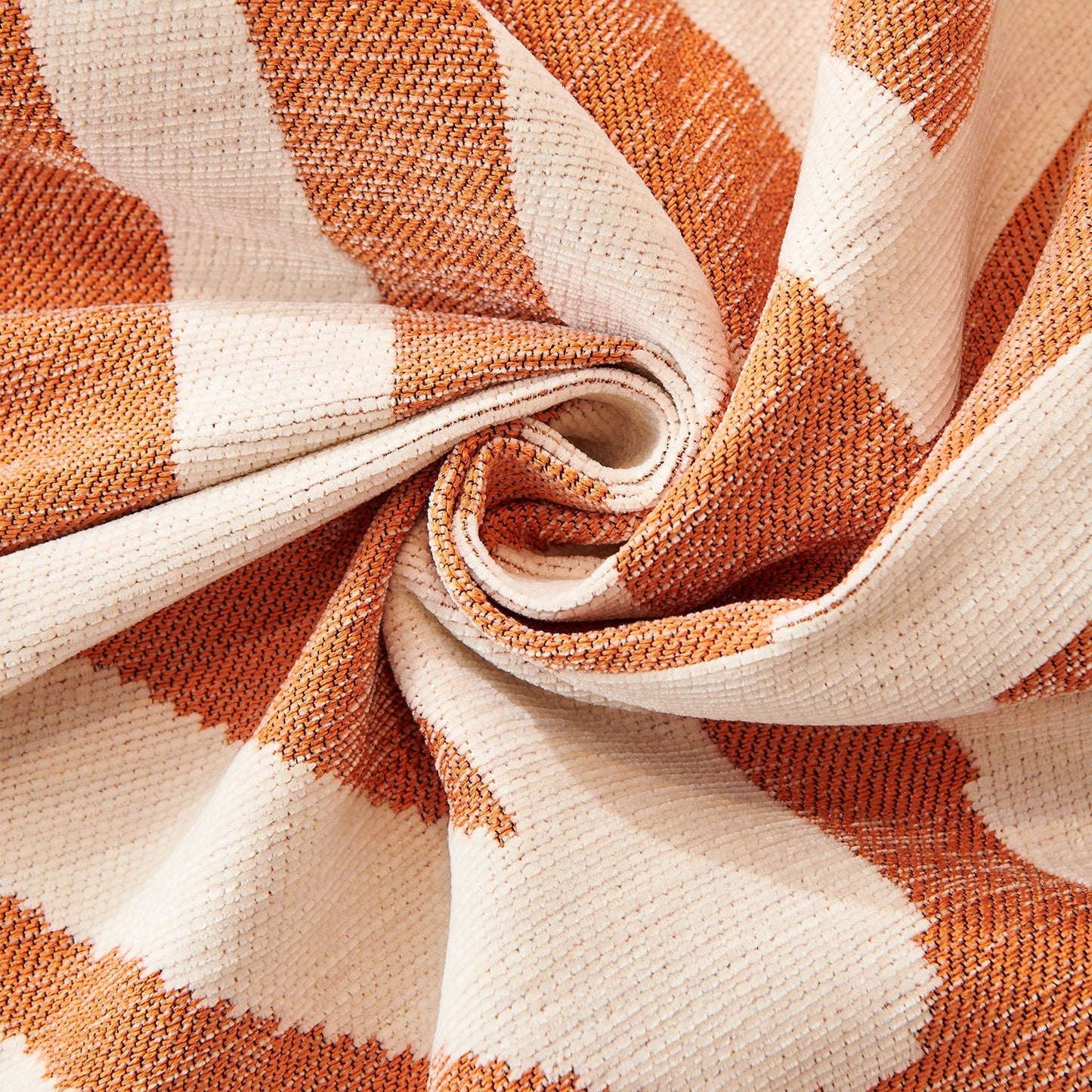 Copridivano d’Ispirazione Boho con Disegni Geometrici e Dettagli Eleganti