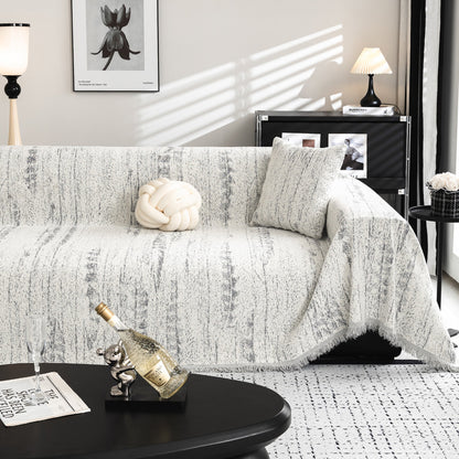 Copridivano in Tessuto dallo Stile Moderno e Raffinato per Creare un Ambiente Sobrio e Chic