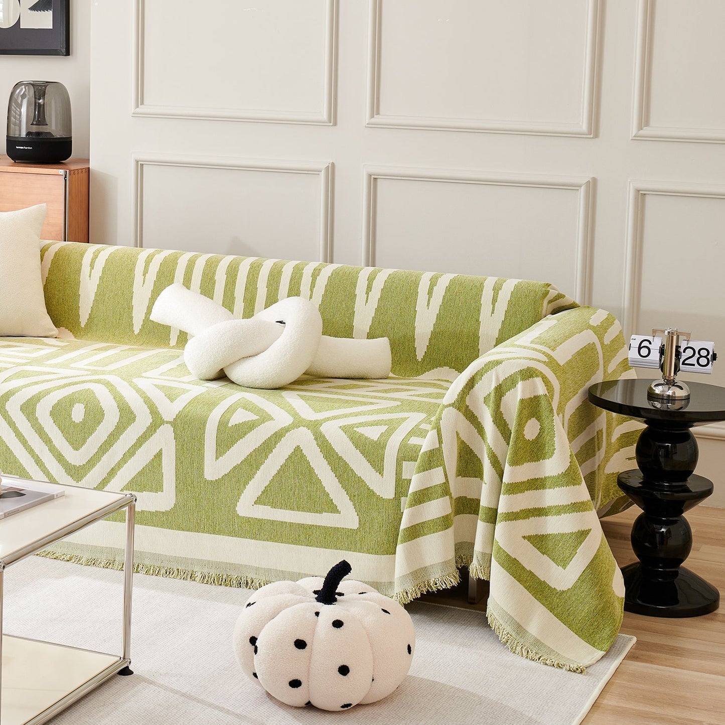 Copridivano d’Ispirazione Boho con Disegni Geometrici e Dettagli Eleganti