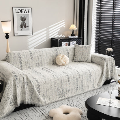 Copridivano in Tessuto dallo Stile Moderno e Raffinato per Creare un Ambiente Sobrio e Chic