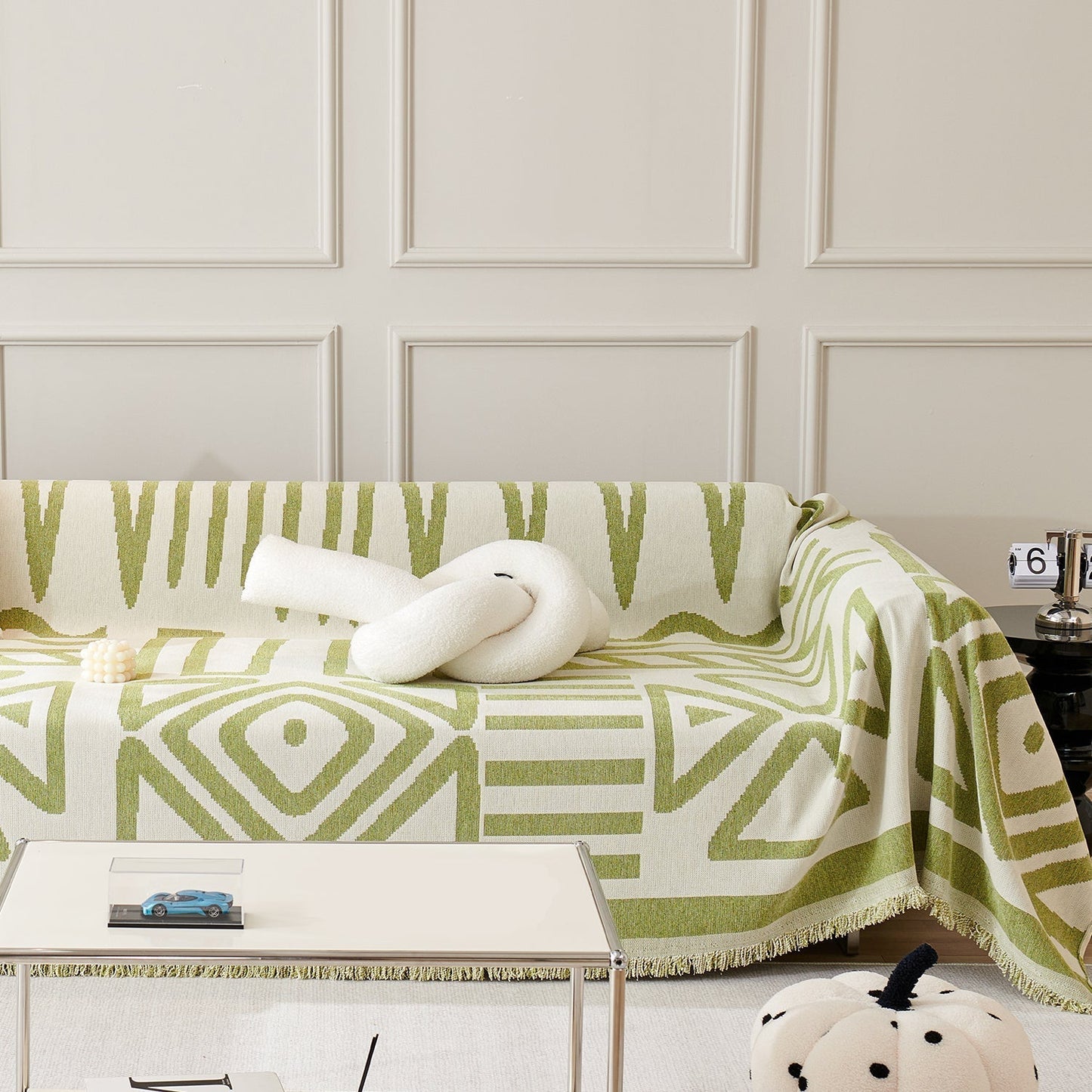 Copridivano d’Ispirazione Boho con Disegni Geometrici e Dettagli Eleganti