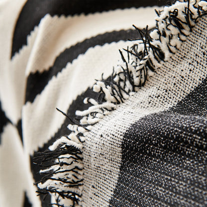Copridivano d’Ispirazione Boho con Disegni Geometrici e Dettagli Eleganti