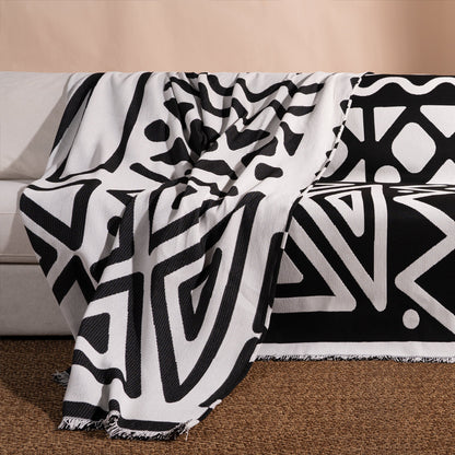 Copridivano d’Ispirazione Boho con Disegni Geometrici e Dettagli Eleganti