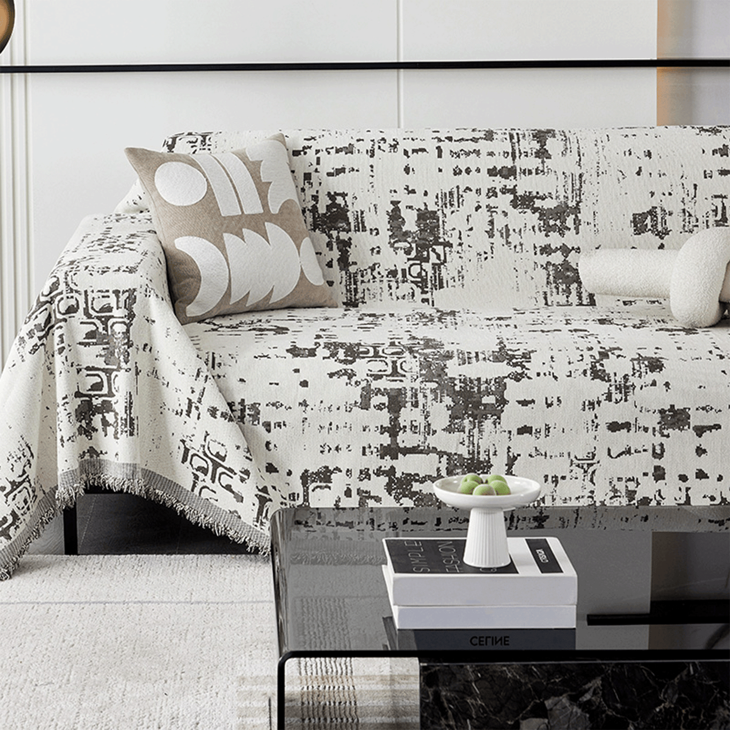 Copridivano in Stile Contemporaneo con Tonalità Grigio Nebbia per un’Arredamento Urbano ed Elegante
