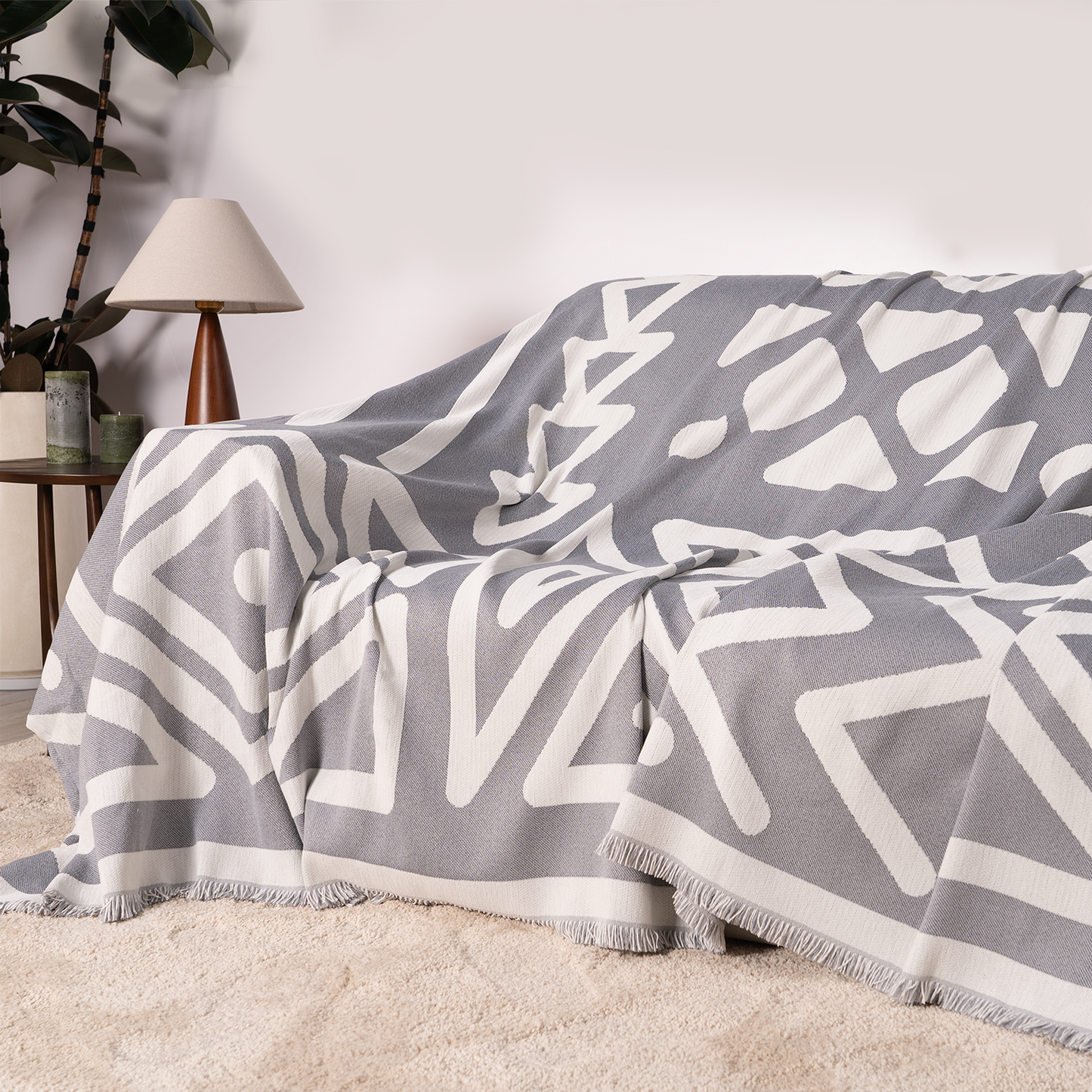 Copridivano d’Ispirazione Boho con Disegni Geometrici e Dettagli Eleganti
