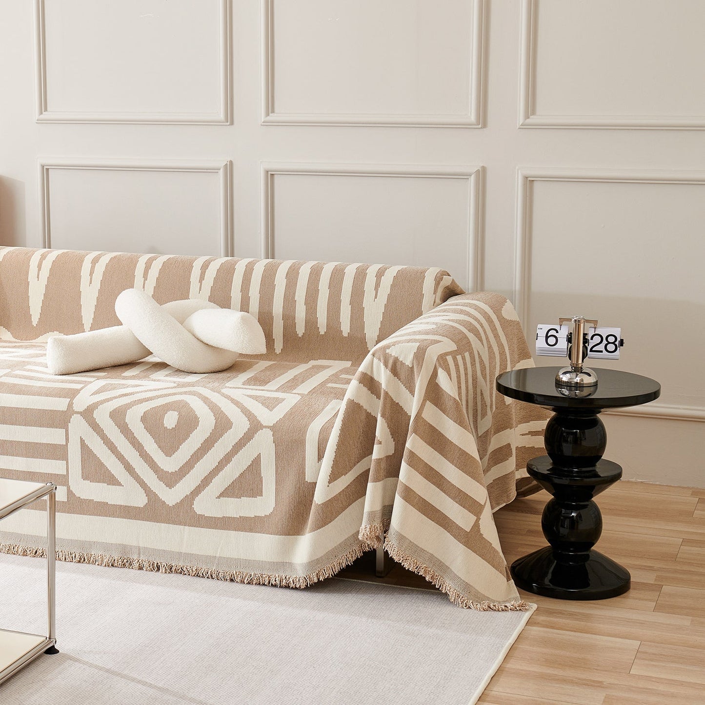 Copridivano d’Ispirazione Boho con Disegni Geometrici e Dettagli Eleganti