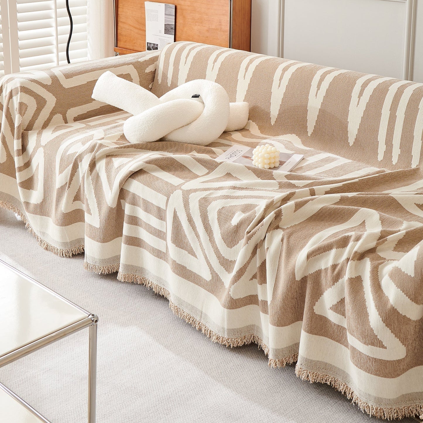 Copridivano d’Ispirazione Boho con Disegni Geometrici e Dettagli Eleganti