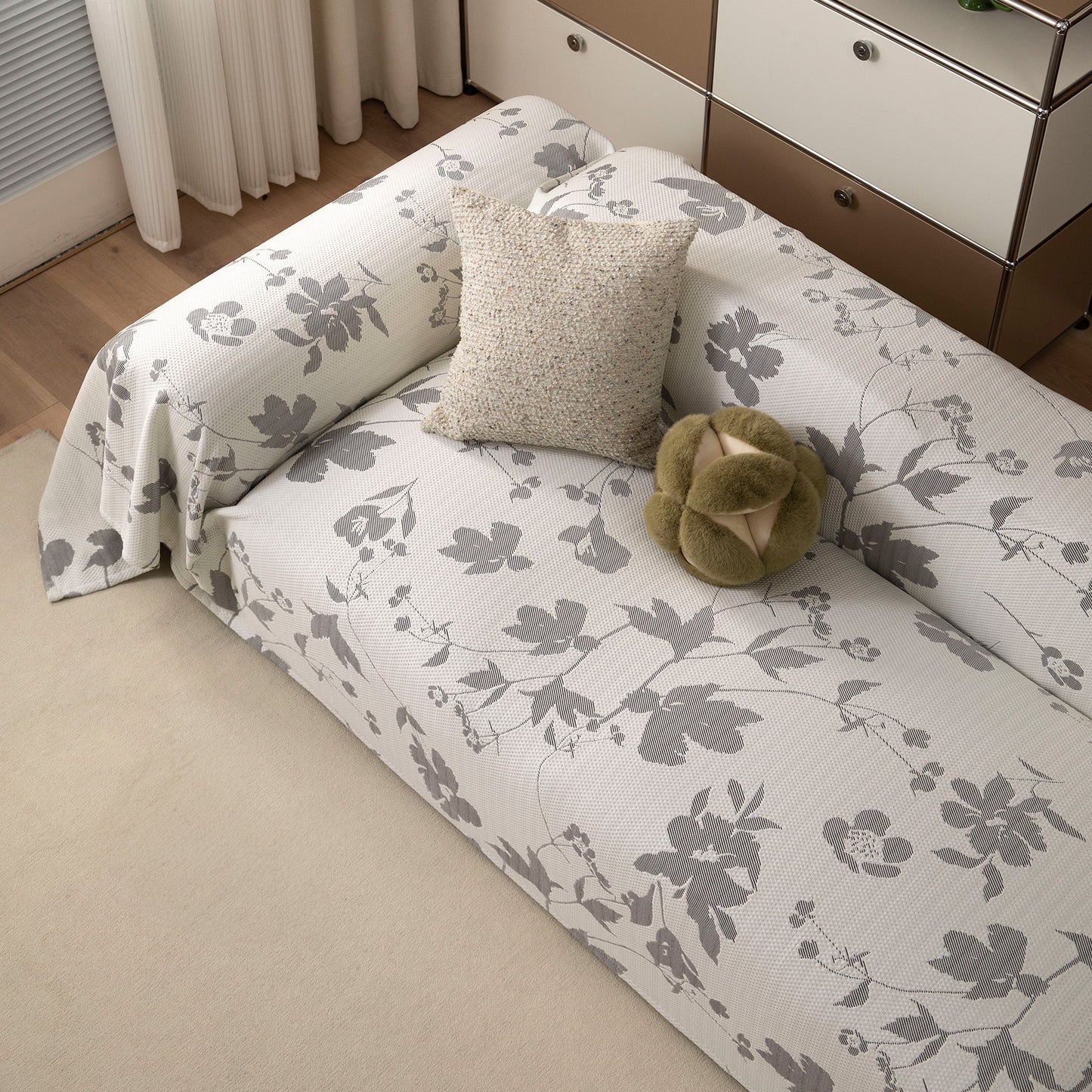 Copridivano Realizzato in Tessuto Fresco e Leggero per un Comfort Estivo e Rilassante