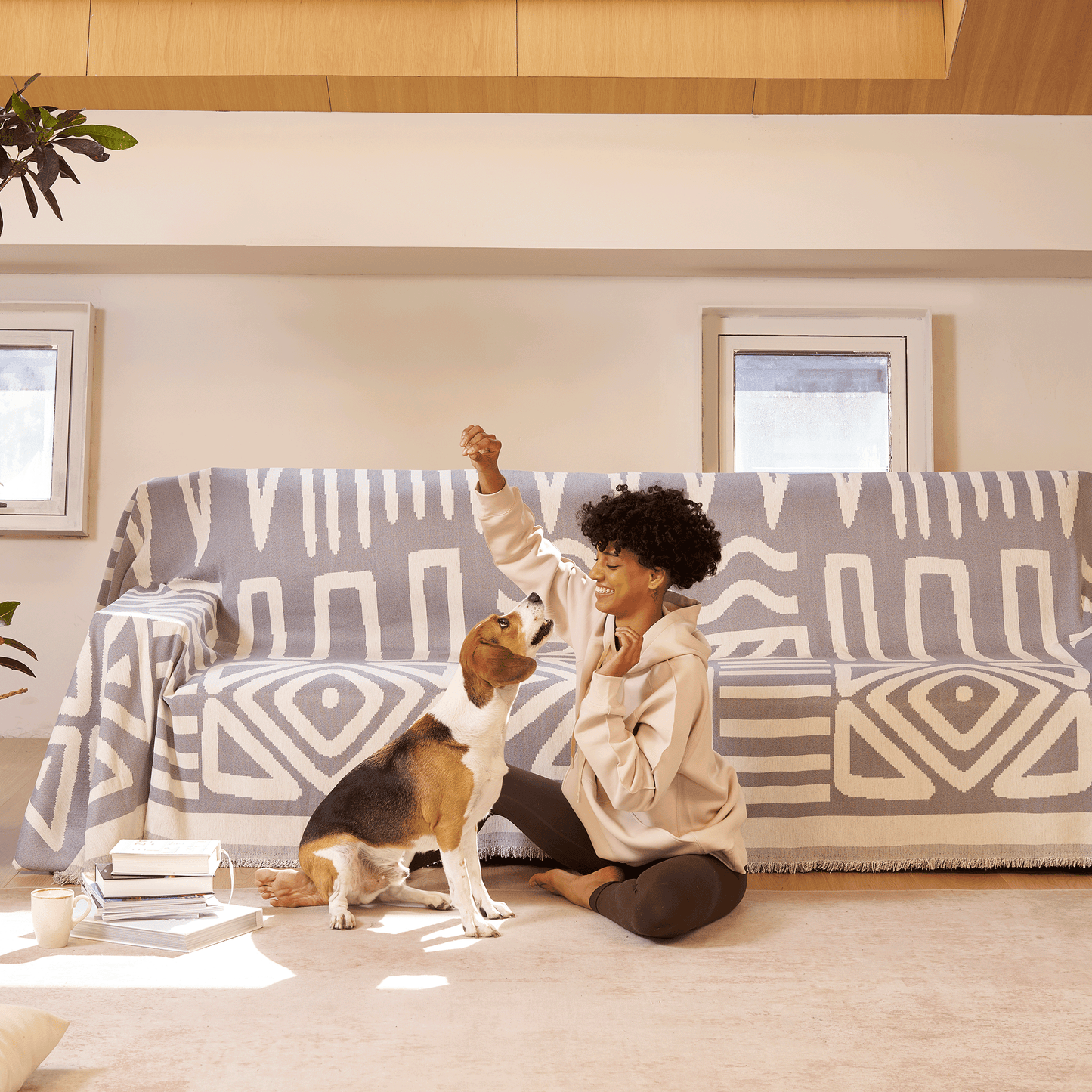 Copridivano d’Ispirazione Boho con Disegni Geometrici e Dettagli Eleganti