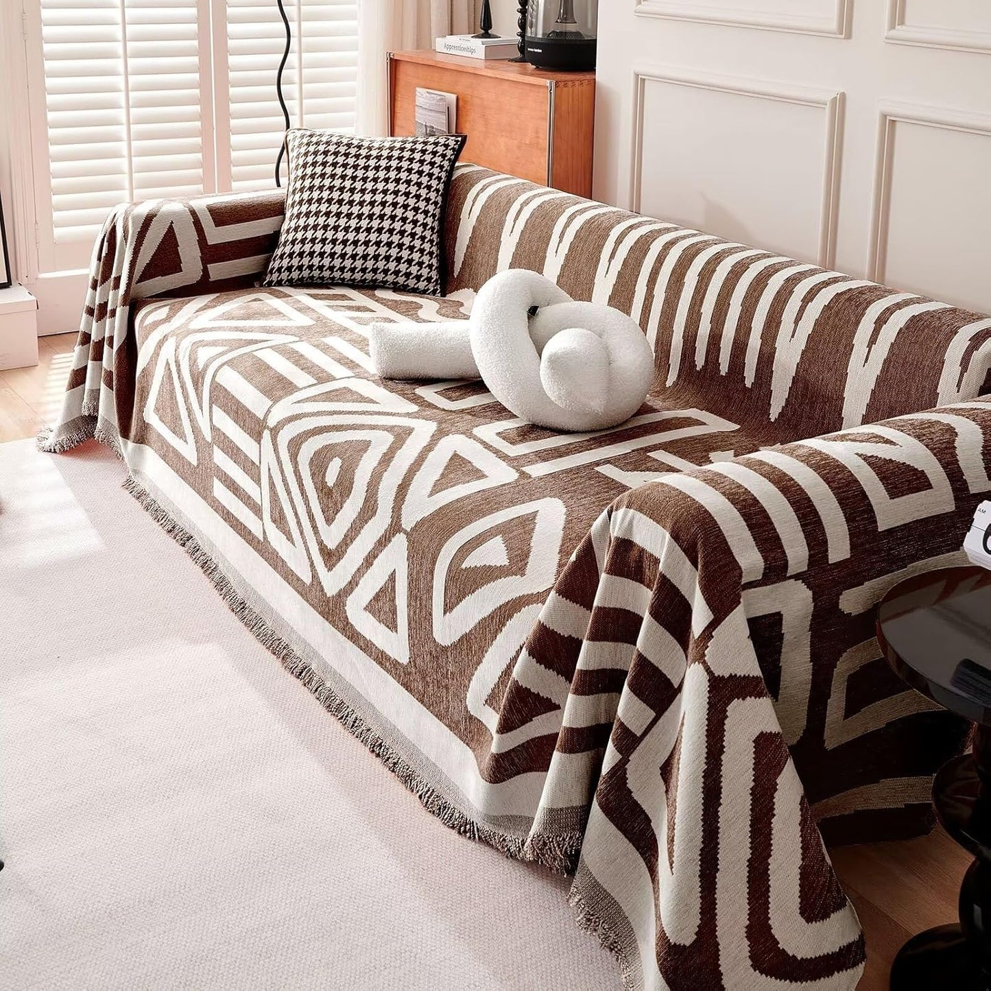Copridivano d’Ispirazione Boho con Disegni Geometrici e Dettagli Eleganti